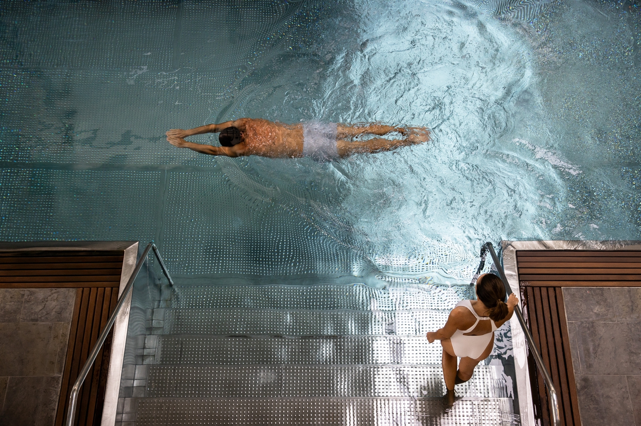 pareja en spa regalo experiencia hotel treats