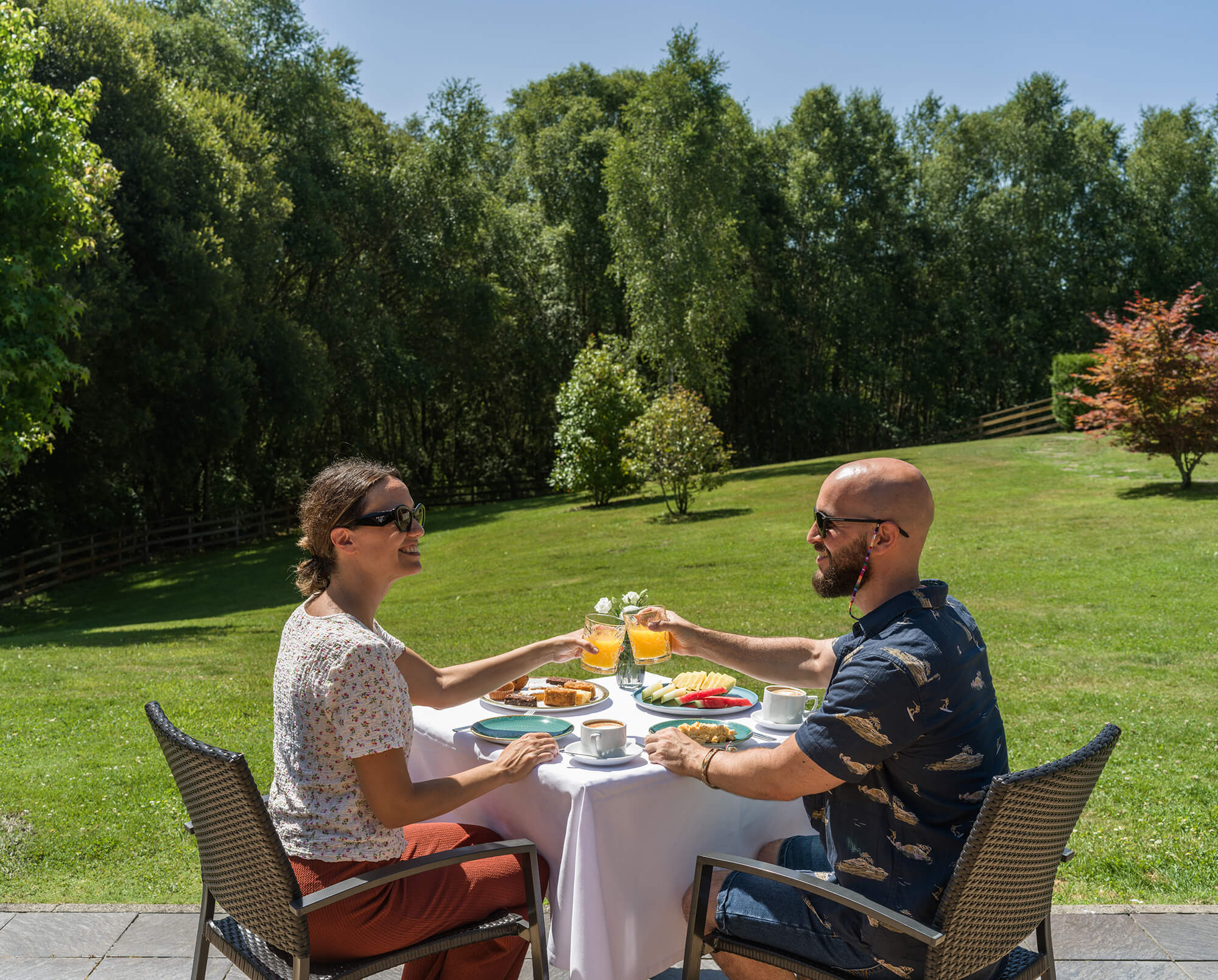 disfrutando de un desayuno de verano regalo profesor