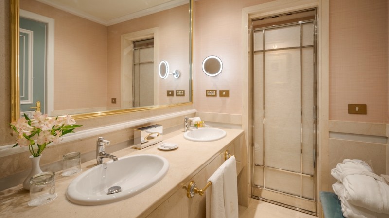 Hotel Orfila Junior Suite Baño