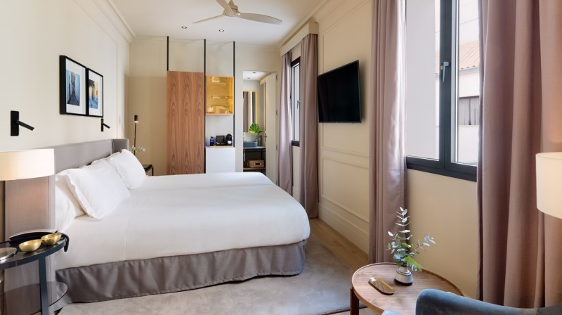 Stay with Breakfast at H10 Palacio Colomera