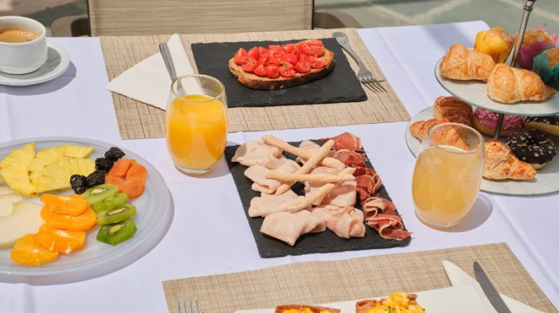 Villa Nazules Gastronomia