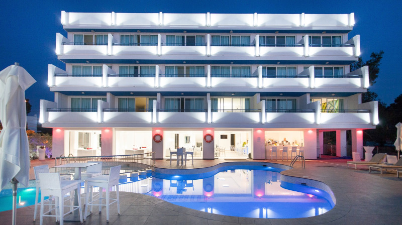 Typic Marina Playa Piscina