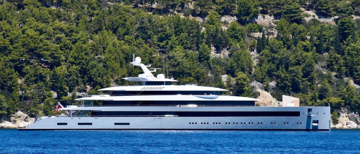 mega yacht spotting in Mallorca