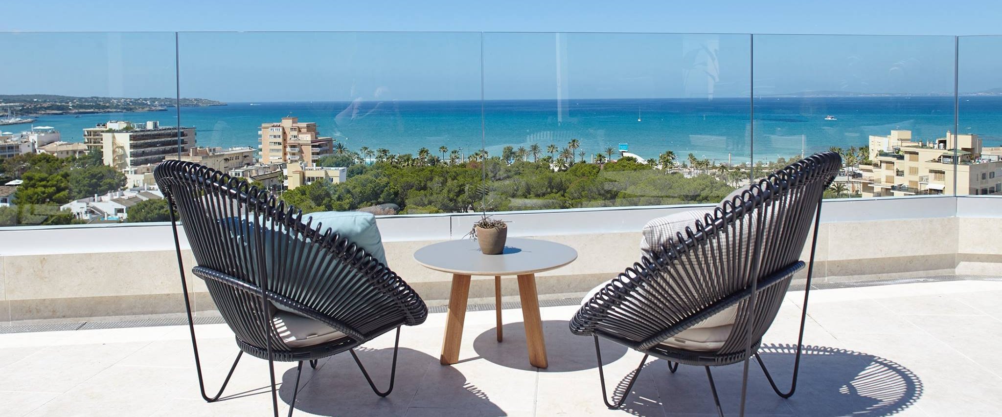 llaut palace views
