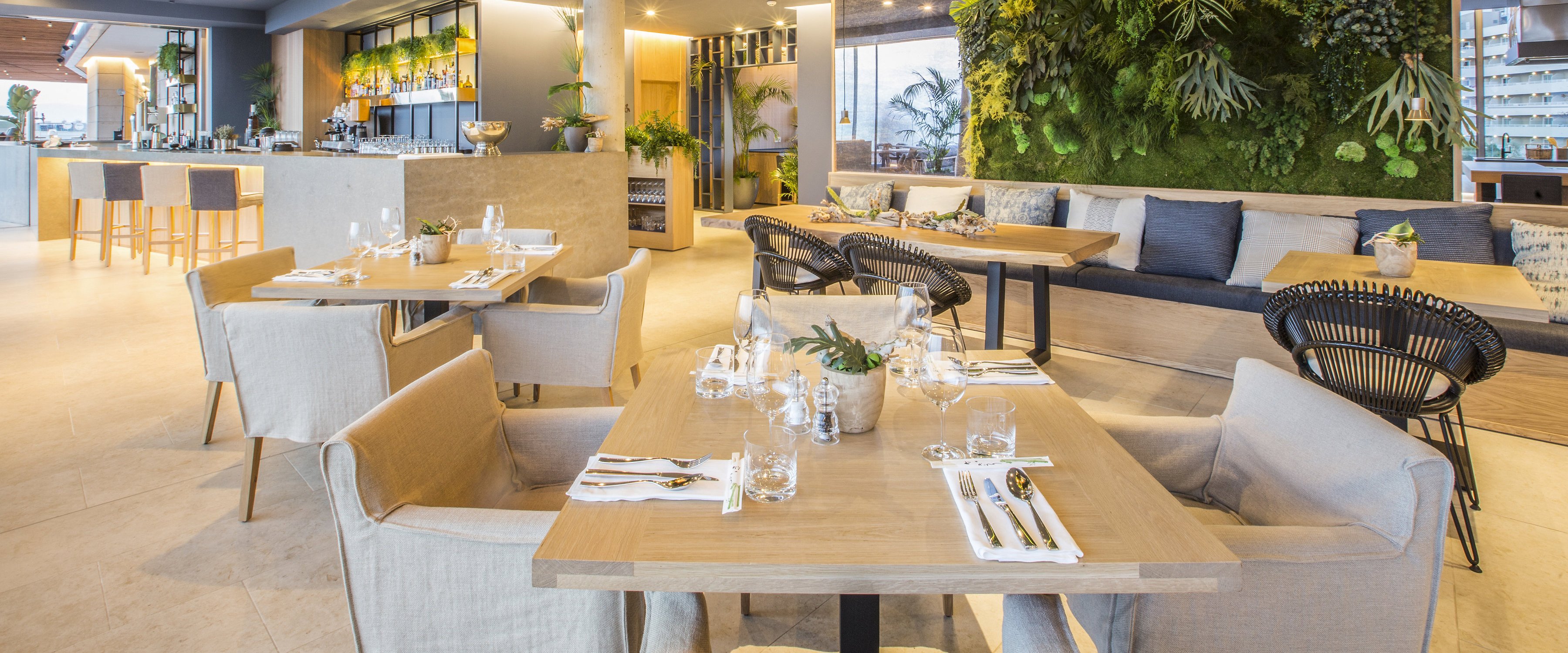 Katagi Blau Restaurant Llaut Palace