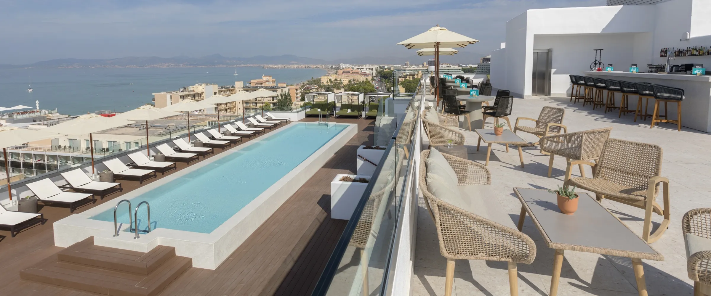 HM Ayron Park Sky Bar