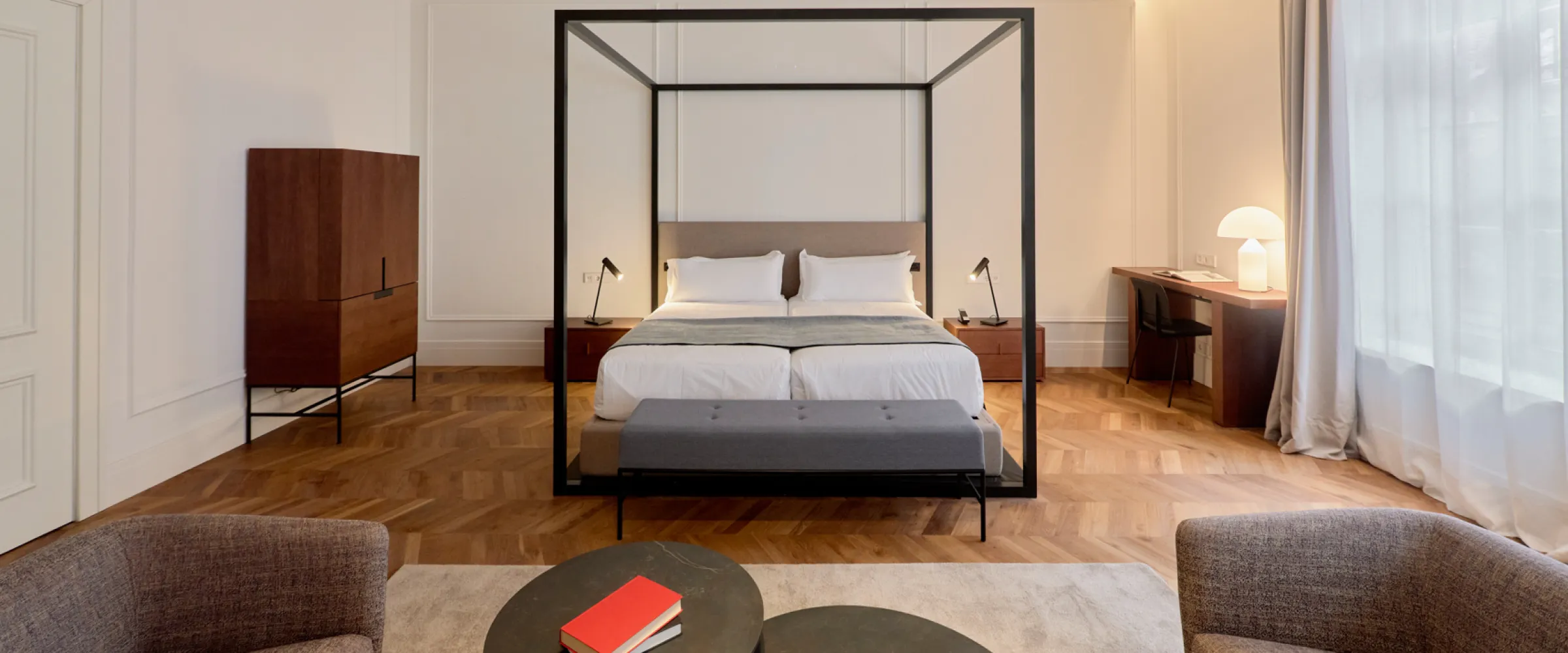 Kozmo Hotel Suites & Spa