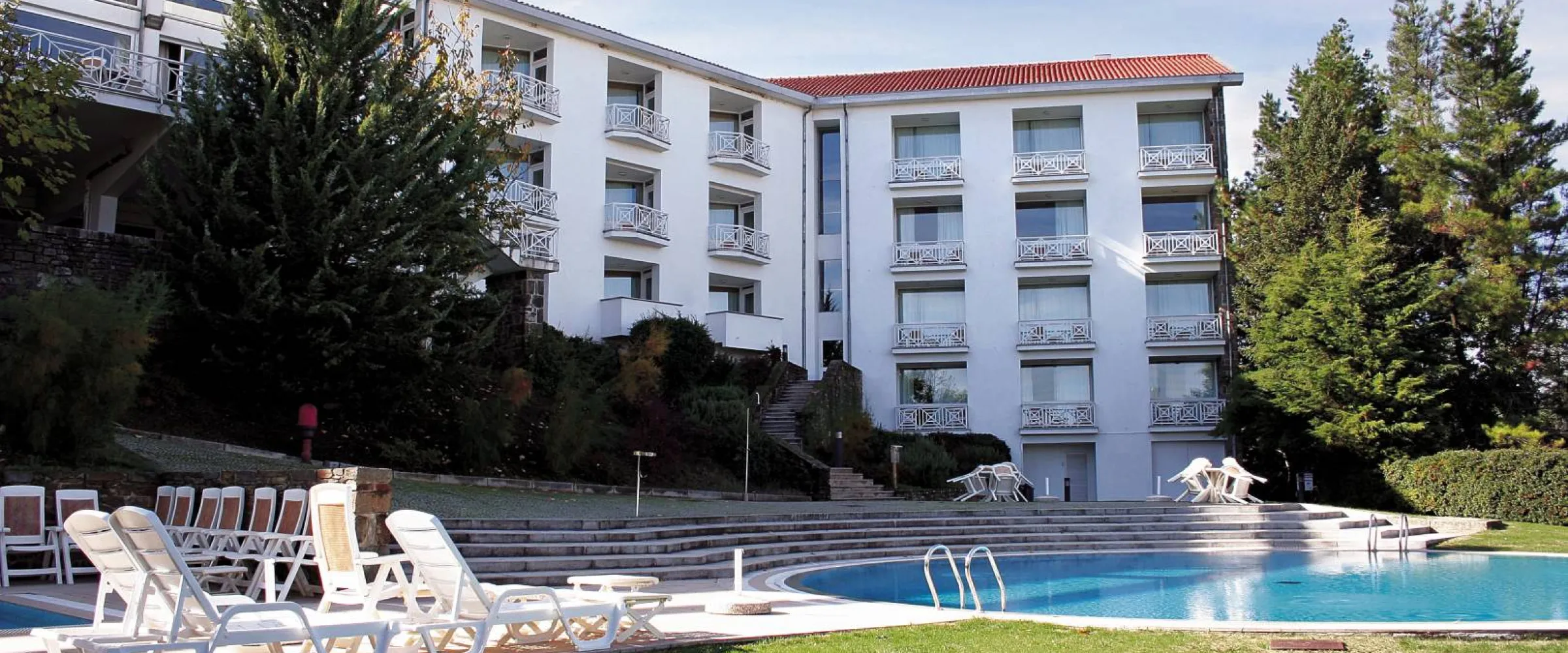 Hotel Fornt and Pool