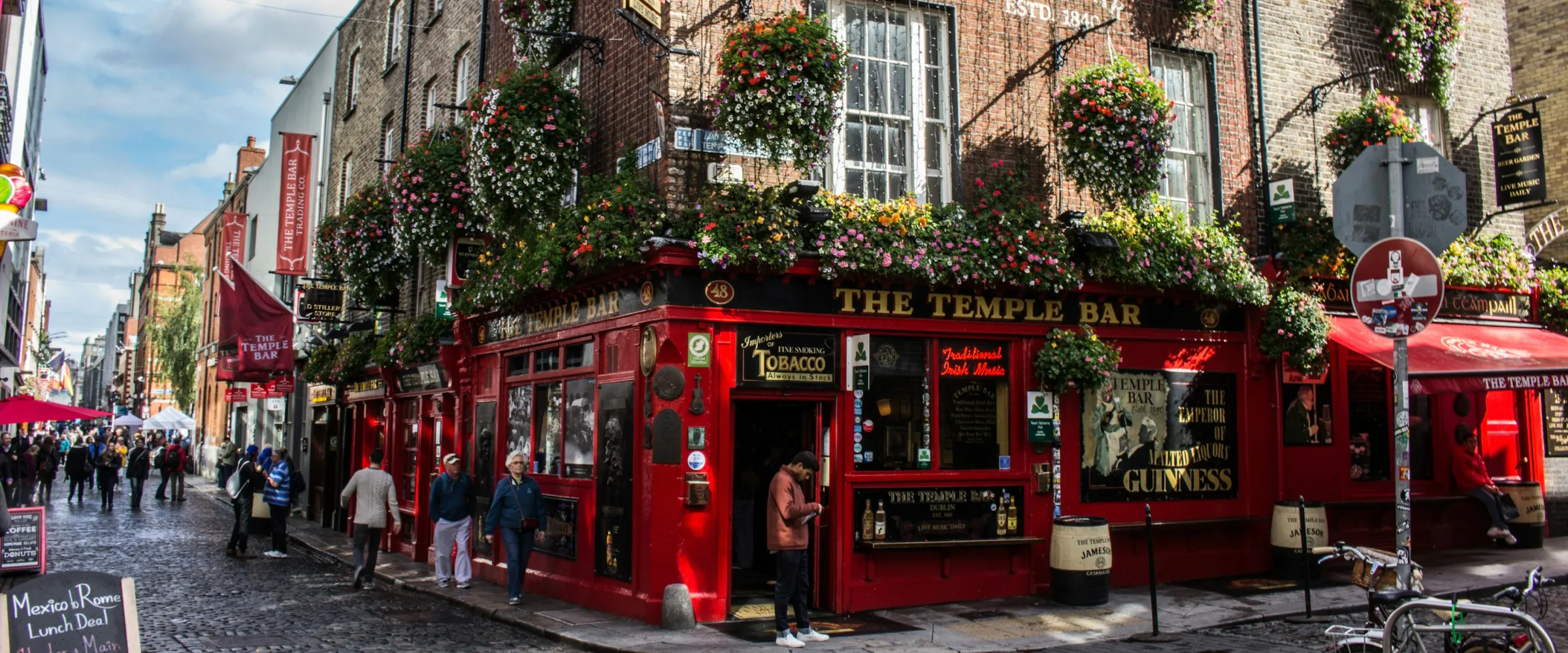 gtemple bar unsplash